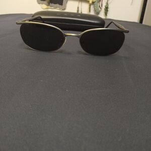 KATA-Black Oval Sunglasses with Case